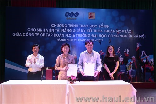 Scholarship Award and Cooperation Agreement Signing Ceremony Between FLC Group and Hanoi University of Industry