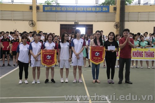 Chung kết và trao thưởng `Giải bóng đá Nữ Học sinh sinh viên` năm 2017