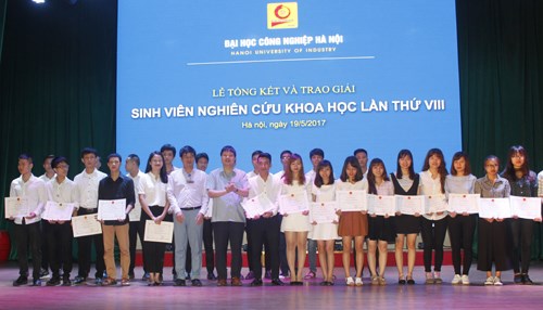 Tổng kết và trao giải Sinh viên nghiên cứu khoa học lần thứ VIII
