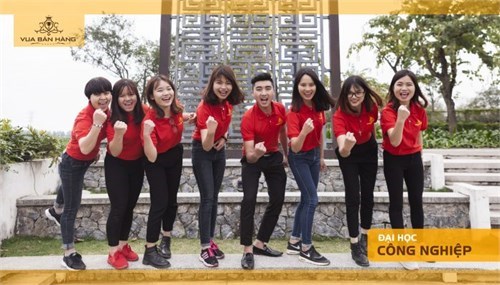 “Steel Eagle” from HaUI takes the first prize in “King of salesmen” gameshow