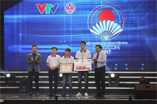 DT4 team - Hanoi University of Industry wins the “Best Design Award” of Robocon Vietnam 2017