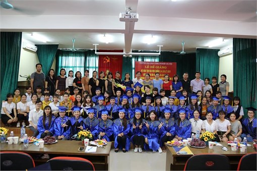 Lễ bế giảng cho sinh viên Đại học khóa 8 (2013-2017)