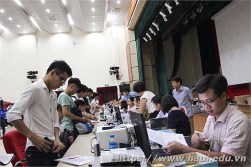 Đại học Công nghiệp Hà Nội chào đón tân sinh viên K12 nhập học