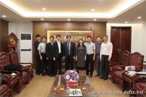 Delegates from Japan’s Ministry of Healthcare, Labour and Welfare pays a working visit to Hanoi University of Industry