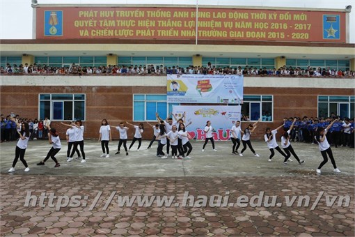Đại học Công Nghiệp Hà Nội tưng bừng với ngày hội Chào tân sinh viên khóa 12