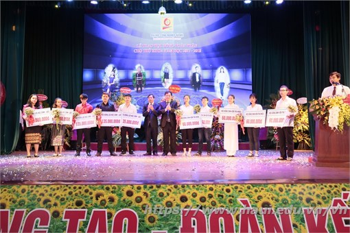 Hanoi University of Industry Holds a Decision Announcement Ceremony to Award the Certificate of Education Quality Accreditation and Welcome New School Year 2017 – 2018