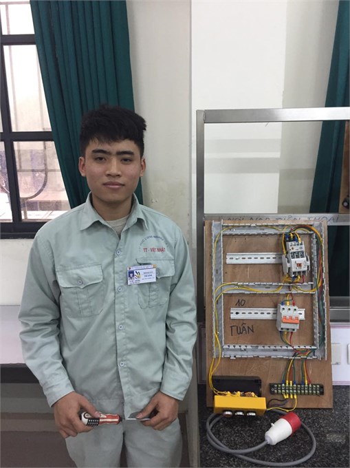 Sinh viên TT Việt Nhật hào hứng tranh tài trong cuộc thi Lắp đặt điện VJC Skills 2017