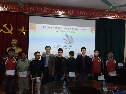 TT Việt Nhật tặng quà tết cho sinh viên có hoàn cảnh đặc biệt khó khăn