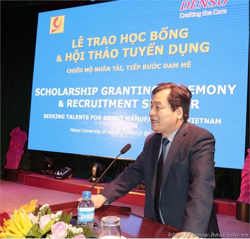 Lễ trao học bổng và ký thỏa thuận hợp tác với Công ty TNHH DENSO Việt Nam