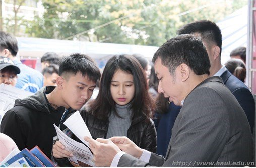 Hanoi University of Industry participates in the 2018 Enrollment – Career Consultation Fair
