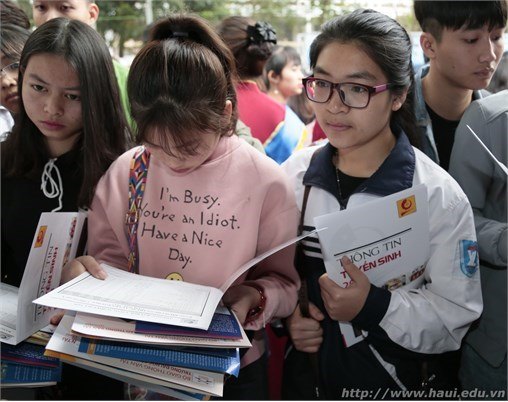Hanoi University of Industry participates in the 2018 Enrollment – Career Consultation Fair