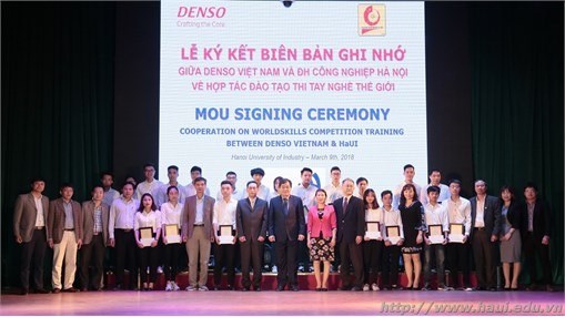 Scholarship grant and signing of partnership agreement with DENSO Vietnam Limited Company