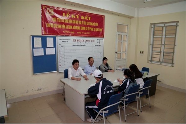 Lễ ký kết “Khu nội trú sinh viên an toàn, văn minh, không có tội phạm và tệ nạn xã hội”.