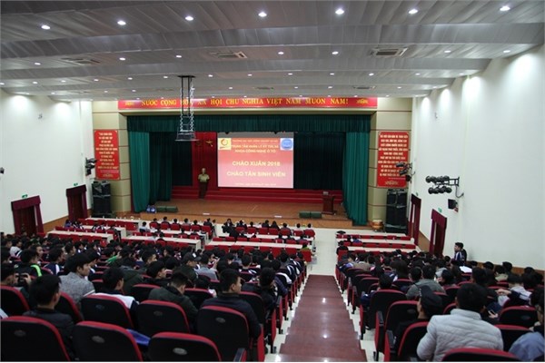 Rộn rã chương trình văn nghệ chào đón tân sinh viên và chào xuân 2018