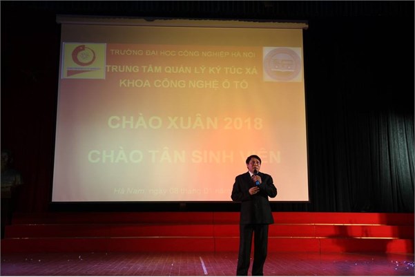 Rộn rã chương trình văn nghệ chào đón tân sinh viên và chào xuân 2018