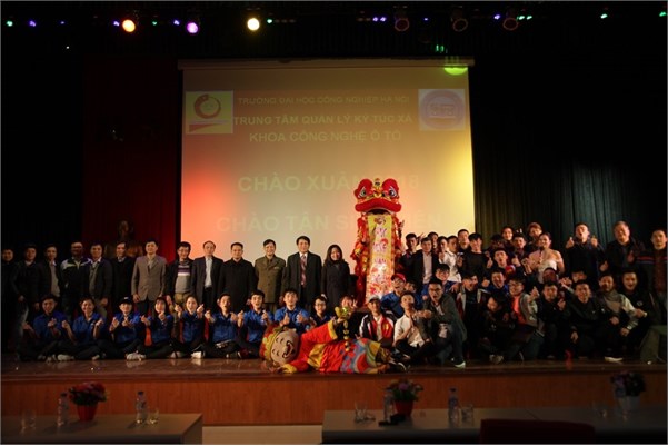 Rộn rã chương trình văn nghệ chào đón tân sinh viên và chào xuân 2018