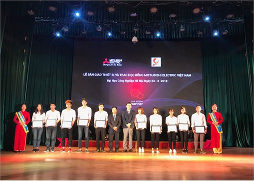 Mitsubishi Electric tài trợ thiết bịvà trao học bổng cho Trường ĐH Công nghiệp Hà Nội
