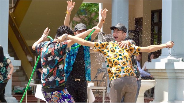 Lưu học sinh Lào vui Tết cổ truyền Bunpimay 2561 tại Đại học Công nghiệp Hà Nội