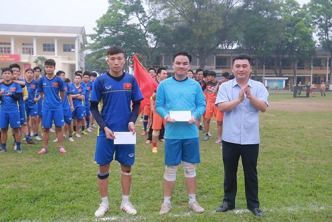 Khoa Điện tử vô địch giải bóng đá nam HSSV năm 2018 và Giải nhất cuộc thi `Chúng tôi là sinh viên Haui`