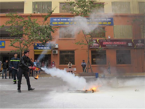 Tập huấn nghiệp vụ, kỹ năng phòng chống cháy nổ và vận hành hệ thống cứu hỏa.