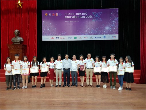Cả 10 sinh viên thuộc đội tuyển Olympic Hóa học HaUI đều đạt giải tại Hội thi Olympic Hóa học toàn quốc 2018