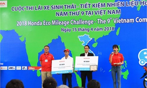 SUPERCUB 50 team of HaUI wins the Honda Mileage Challenge 2018