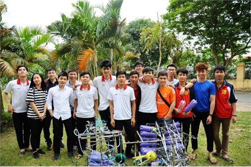 32 đội vào Chung kết Robocon Việt Nam 2018, Trường ĐH CNHN góp mặt 4 đại điện, Khoa Điện tử cử đại điện ĐT 2 tham gia thi đấu.