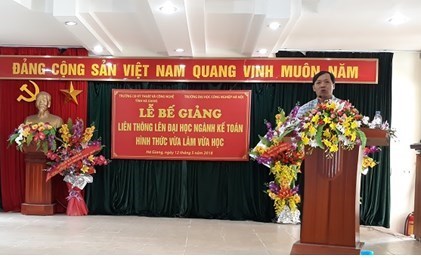 Bế giảng khóa đào tạo đại học vừa làm vừa học ngành Kế toán