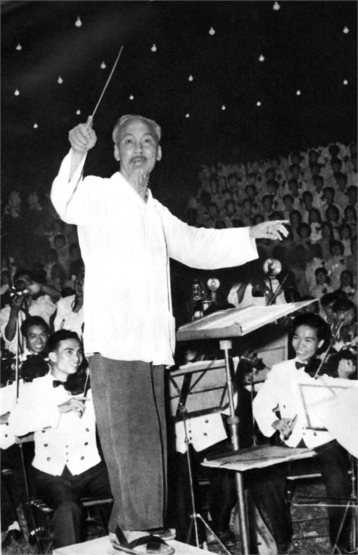 50 bức ảnh quý về Chủ tịch Hồ Chí Minh