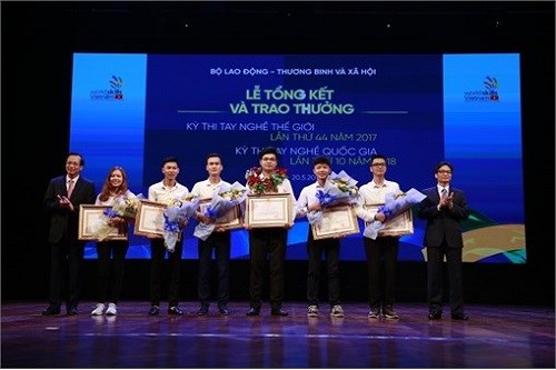 Ba thí sinh khoa Cơ khí xuất sắc giành giải cao tại hội thi tay nghề Quốc gia Thiết kế kỹ thuật Cơ khí - CAD năm 2018
