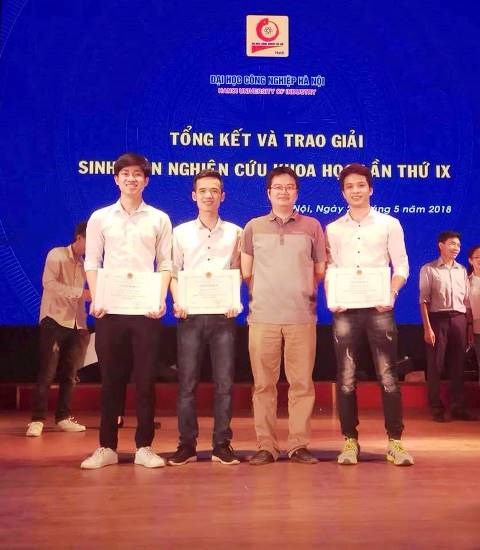 Tổng kết và trao giải sinh viên nghiên cứu khoa học lần thứ 9 sinh viên khoa Điện tử đạt giải 01 giải nhất, 01 giải nhì và 01 giải ba, 02 giải khuyến khích.
