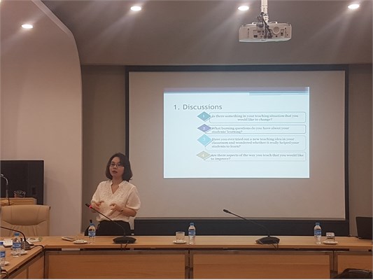 Khoa Ngoại ngữ tổ chức buổi Chia sẻ về Nghiên cứu Khoa học