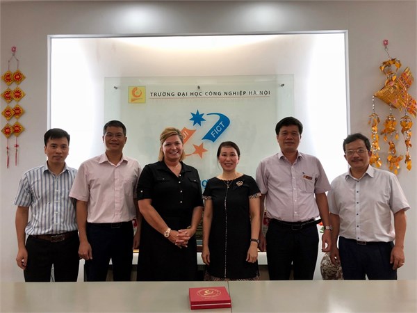 Đón tiếp và làm việc với Trường Đại học Frostburg (Hoa Kỳ)