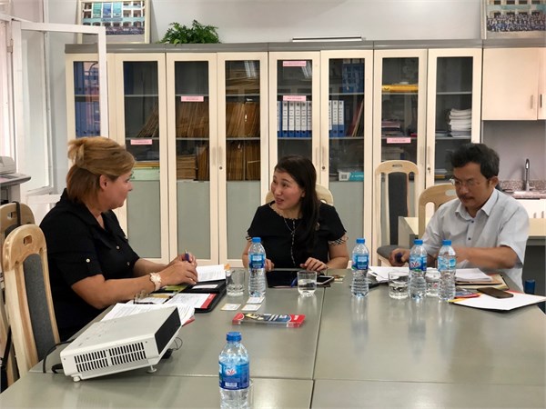 Đón tiếp và làm việc với Trường Đại học Frostburg (Hoa Kỳ)