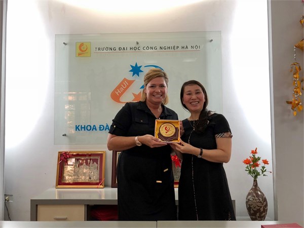 Đón tiếp và làm việc với Trường Đại học Frostburg (Hoa Kỳ)