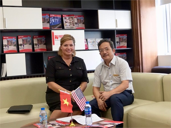 Đón tiếp và làm việc với Trường Đại học Frostburg (Hoa Kỳ)