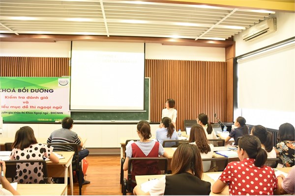 Khai giảng khóa bồi dưỡng về kiểm tra đánh giá và viết tiểu mục đề thi