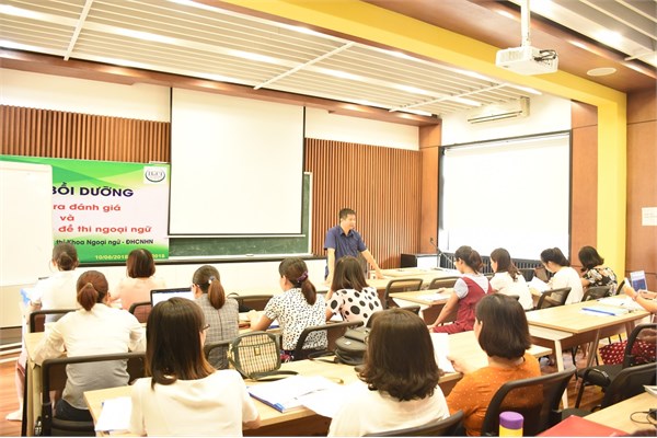 Khai giảng khóa bồi dưỡng về kiểm tra đánh giá và viết tiểu mục đề thi