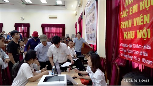 Tưng bừng ngày tân sinh viên đến làm thủ tục xác nhận nhập học và đăng ký vào Ký túc xá.