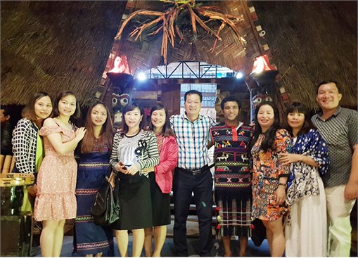 Công đoàn Khoa Lý luận Chính trị - Pháp luật tổ chức chuyến tham quan du lịch hè 2018