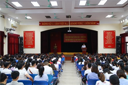 Sinh viên Đại học K13 và Cao đẳng K20 học tập tuần sinh hoạt công dân, năm học 2018 – 2019