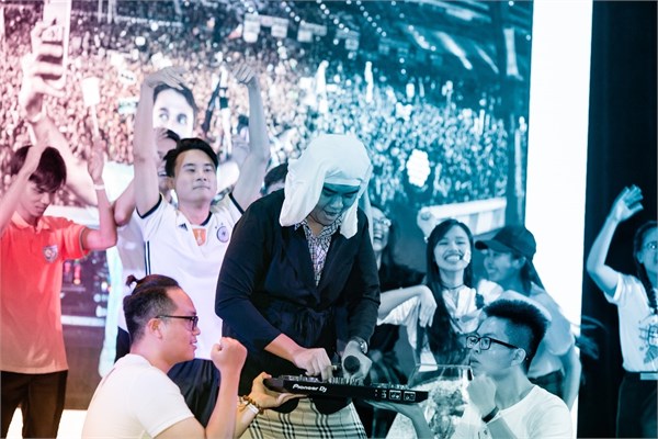 ALL AROUND THE WORLD 2018