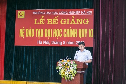 Lễ Bế giảng Đại học Kế toán khóa 9