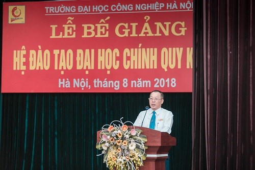 Lễ Bế giảng Đại học Kế toán khóa 9