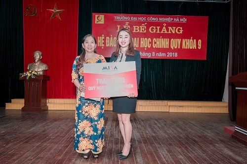 Lễ Bế giảng Đại học Kế toán khóa 9