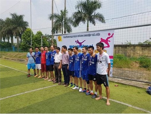 Giải bóng đá giao hữu giữa các thế hệ CB-GV-HSSV khoa điện 2018