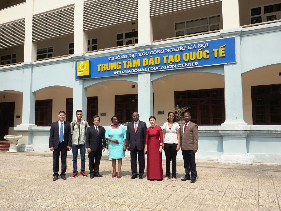 Đại học Công nghiệp Hà Nội tiếp đoàn Đại sứ Mô – dăm - bích thăm và làm việc với Trường
