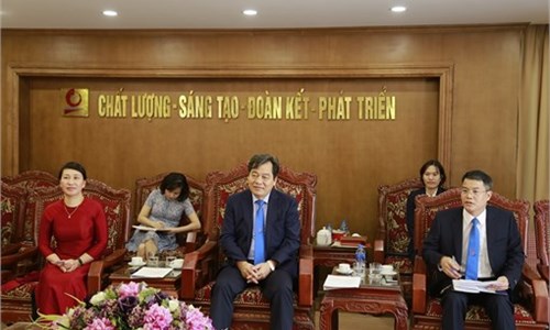 Delegates from Embassy of Mozambique in Vietnam pay a working visit to Hanoi University of Industry