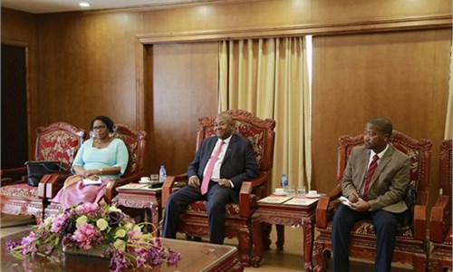 Delegates from Embassy of Mozambique in Vietnam pay a working visit to Hanoi University of Industry