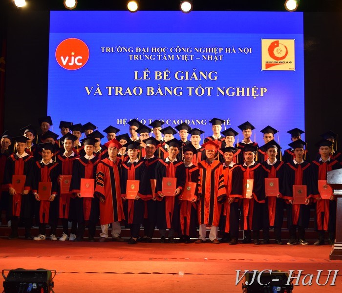 Lễ bế giảng và trao bằng tốt nghiệp cho 231 sinh viên hệ Cao đẳng nghề JICA K9